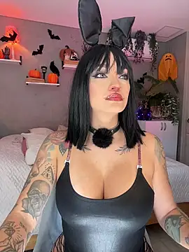 DaniDusan  online show from 10.18.25