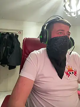 Snapshot of GeilerBull chatting on 12.10.24 GeilerBull online show from 12.10.24