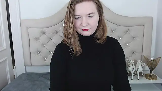 LaraDream online show from 12.23.24