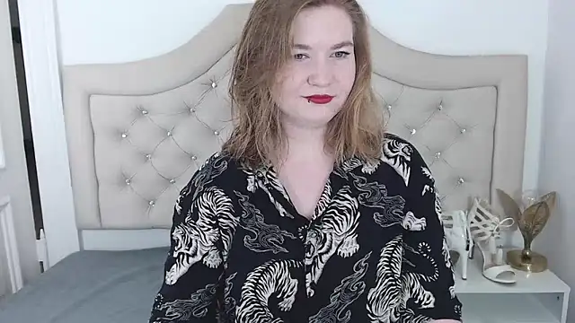 LaraDream online show from 12.28.24