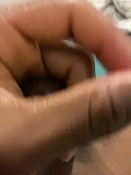 Snapshot of whose17 chatting on 12.11.24 whose17 online show from 12.11.24