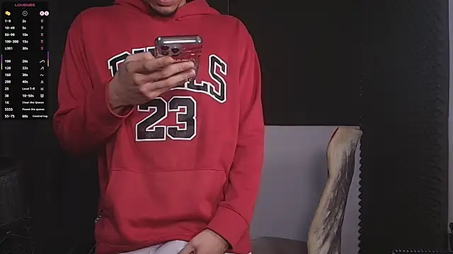 Snapshot of bigryann23 chatting on 10.10.25 bigryann23 online show from 10.10.25