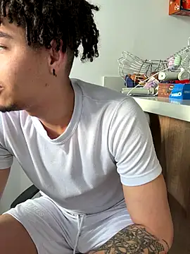 Snapshot of bigryann23 chatting on 11.02.25 bigryann23 online show from 11.02.25