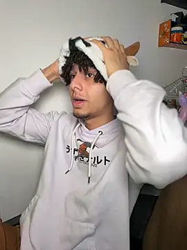 Snapshot of bigryann23 chatting on 11.04.25 bigryann23 online show from 11.04.25