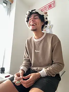 Snapshot of bigryann23 chatting on 11.08.25 bigryann23 online show from 11.08.25